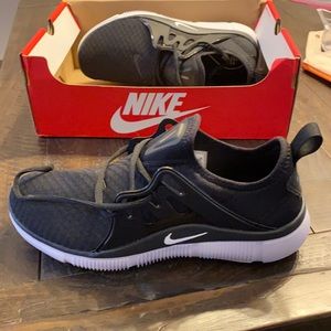Brand new Nike 9.5 men’s sneakers NWT